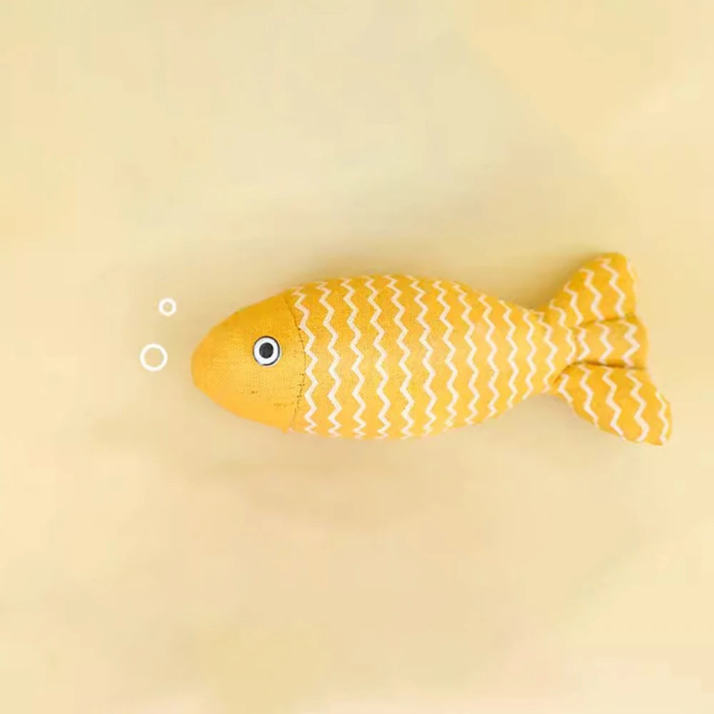 Catnip fish toy for cats – natural raffia material, available in 4 colors