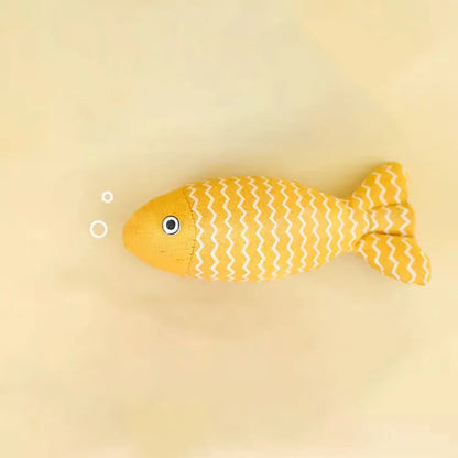 Catnip fish toy for cats – natural raffia material, available in 4 colors
