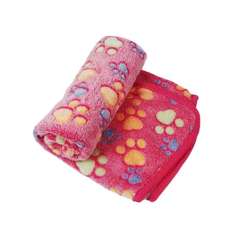 Warm and comfortable pet blanket for cats and dogs – soft coral fleece, machine washable