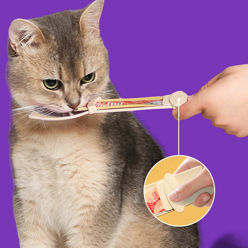 Cat treat squeeze spoon 2-pack – durable plastic, available in green, pink and yellow