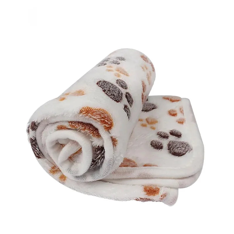 Warm and comfortable pet blanket for cats and dogs – soft coral fleece, machine washable