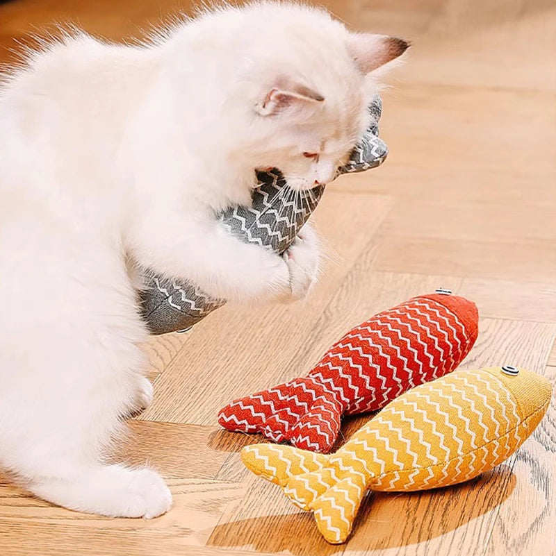 Catnip fish toy for cats – natural raffia material, available in 4 colors